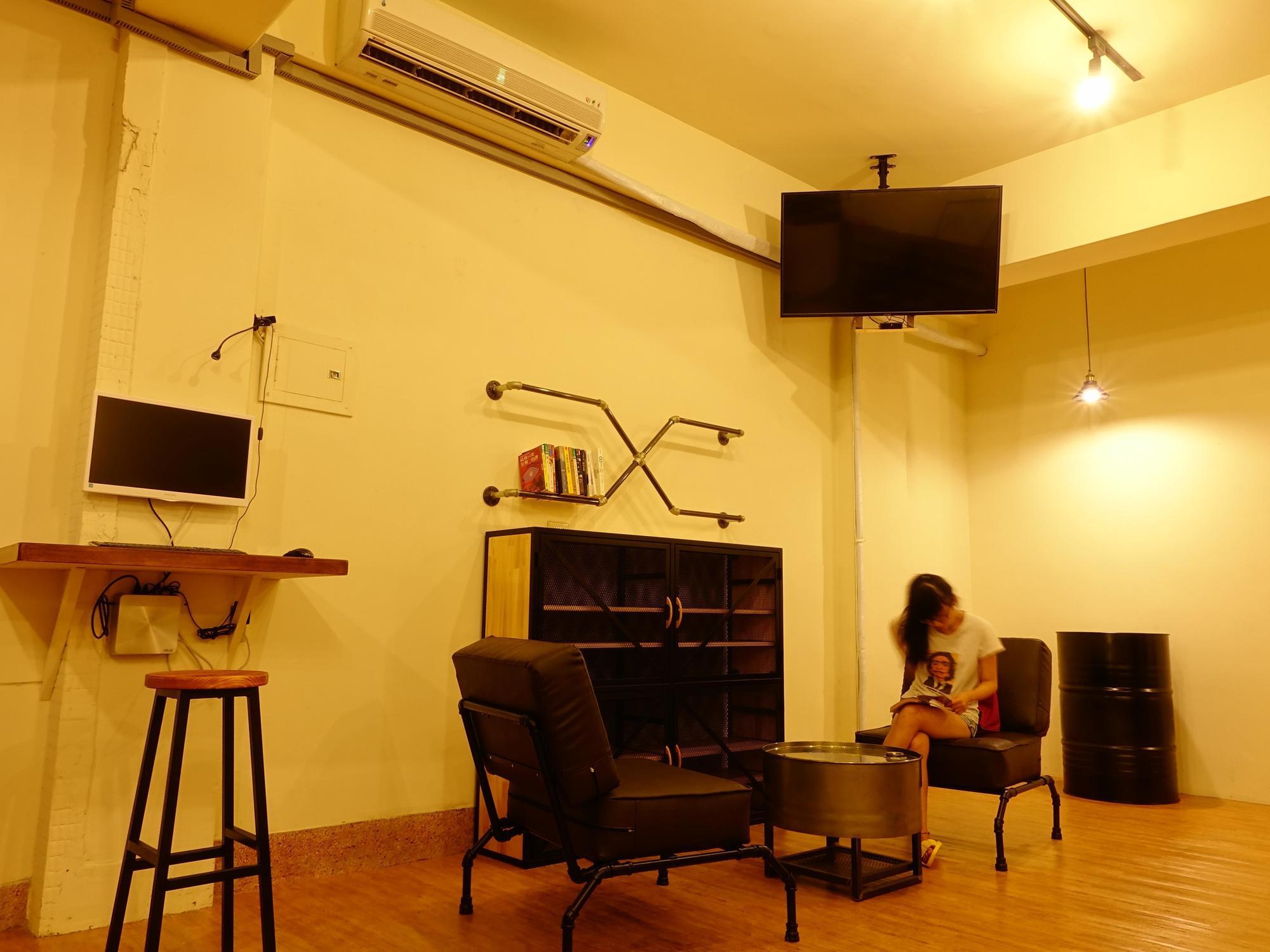 Chiayi Petite Hostel Exterior photo