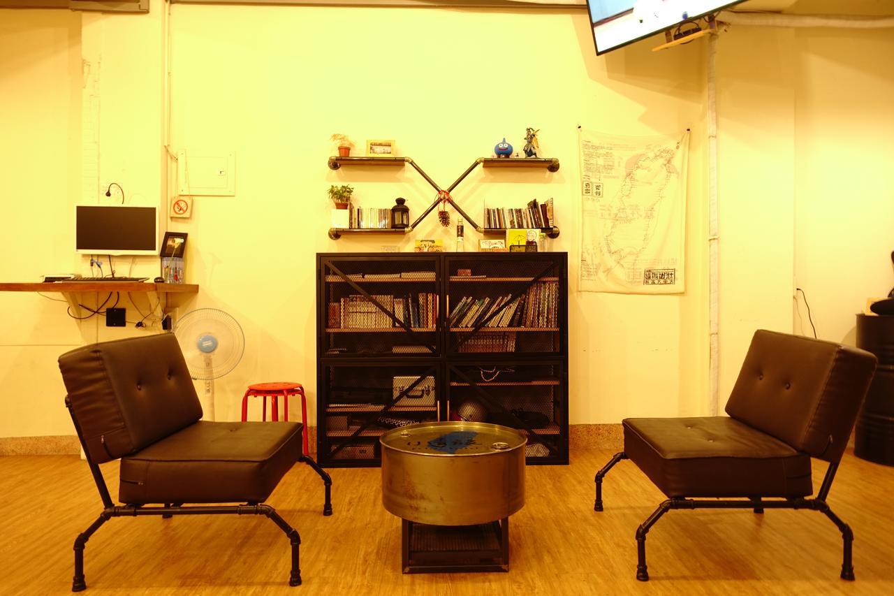 Chiayi Petite Hostel Exterior photo
