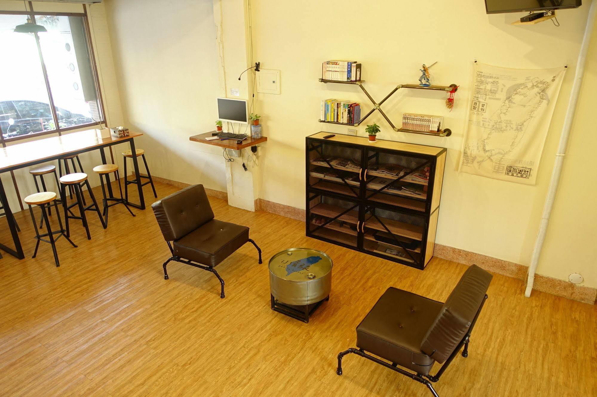 Chiayi Petite Hostel Exterior photo
