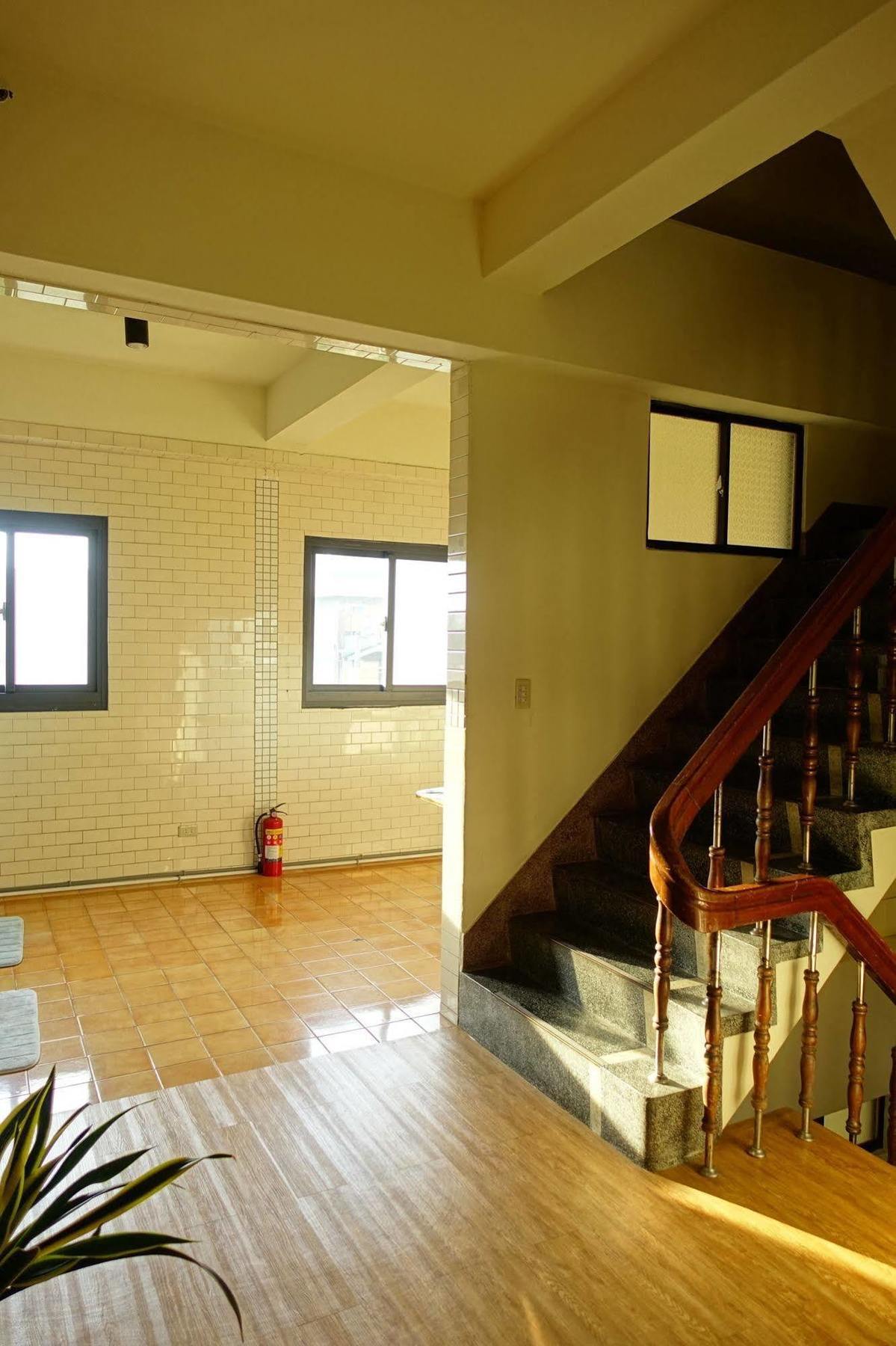 Chiayi Petite Hostel Exterior photo
