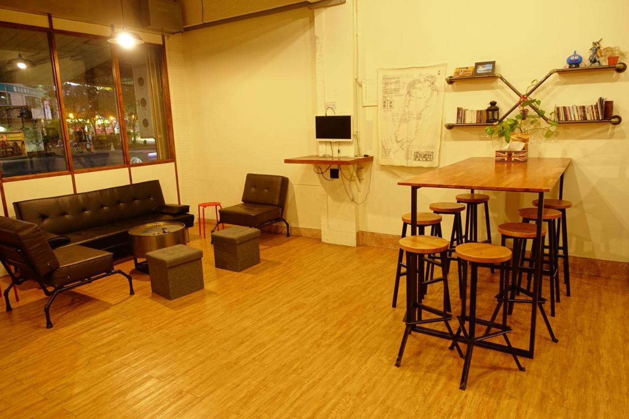 Chiayi Petite Hostel Exterior photo